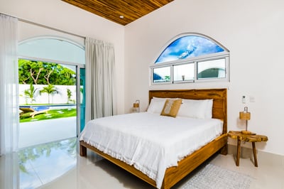 Luxury Villa Photo #41