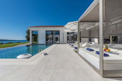 Luxury Villa Photo #15