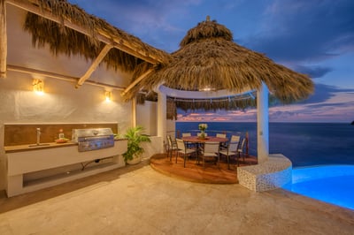 Luxury Villa Photo #15