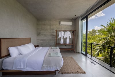 Luxury Villa Photo #32