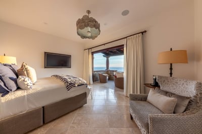 Luxury Villa Photo #40