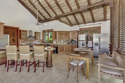 Luxury Villa Photo #13