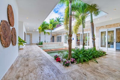 Luxury Villa Photo #7