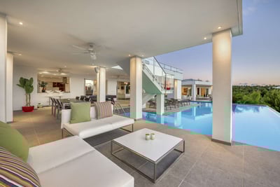 Luxury Villa Photo #6