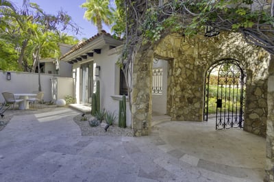 Luxury Villa Photo #30