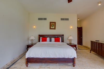 Luxury Villa Photo #35