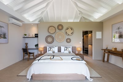 Luxury Villa Photo #16