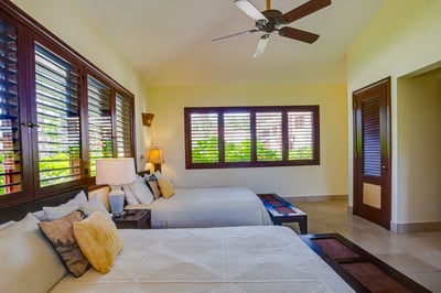 Luxury Villa Photo #32