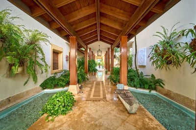 Luxury Villa Photo #43