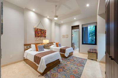 Luxury Villa Photo #36