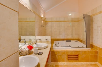 Luxury Villa Photo #36