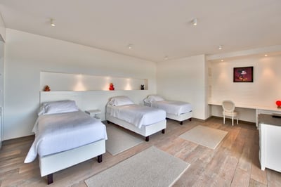 Luxury Villa Photo #17
