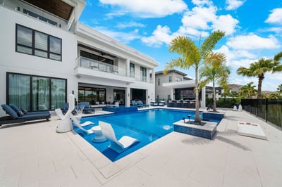 Luxury Villa Photo #3
