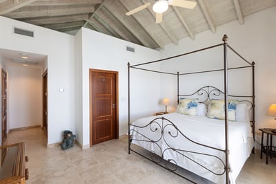 Luxury Villa Photo #36