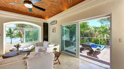 Luxury Villa Photo #13