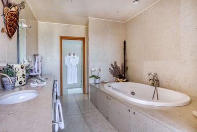 Luxury Villa Photo #24