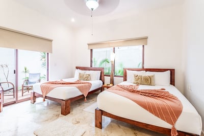 Luxury Villa Photo #16