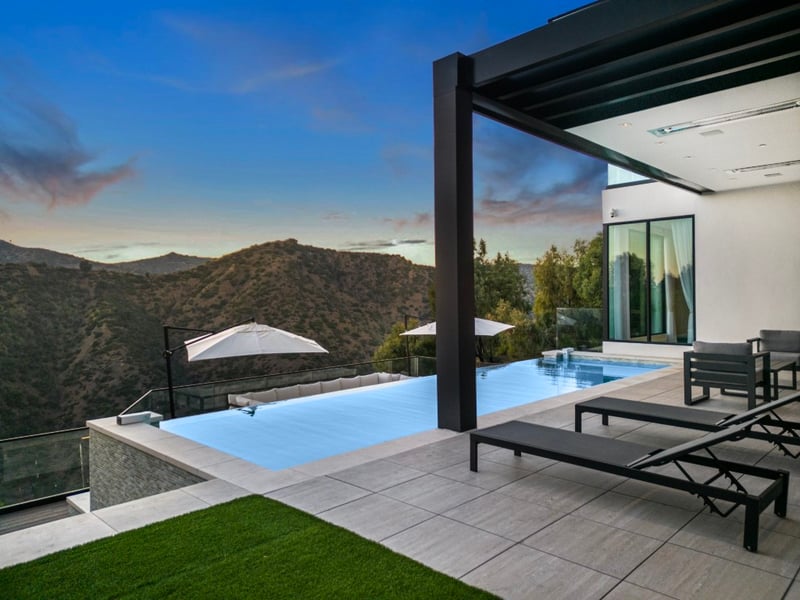 Linda Flora Modern Estate