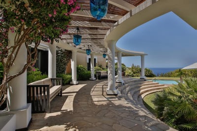 Luxury Villa Photo #11
