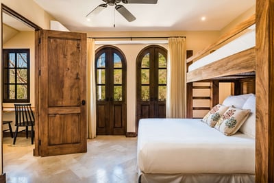 Luxury Villa Photo #27