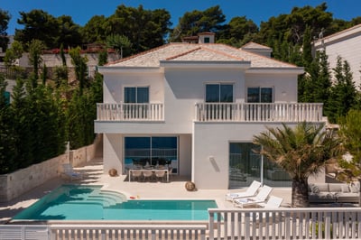 Luxury Villa Photo #6