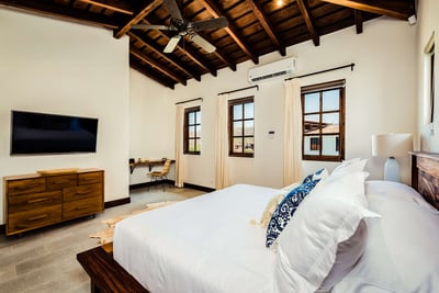 Luxury Villa Photo #18