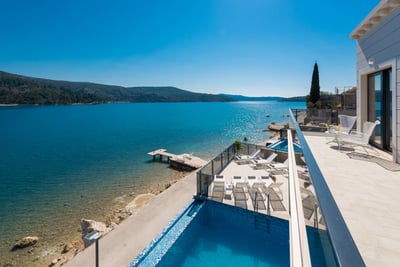 Luxury Villa Photo #5