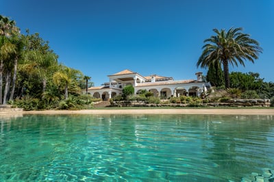 Luxury Villa Photo #5