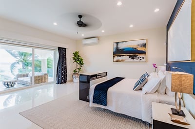 Luxury Villa Photo #23