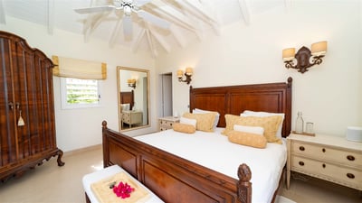 Bedroom 2: King size bed, air conditioning, ceiling fan, safe, large dressing room. Ensuite bathroom