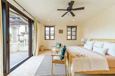 Luxury Villa Photo #23