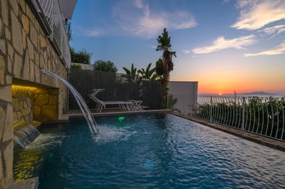 Luxury Villa Photo #4