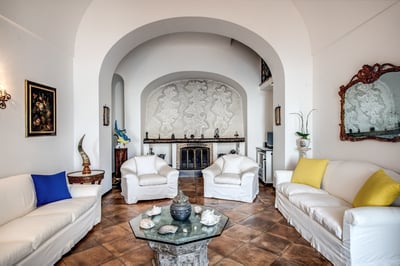 Luxury Villa Photo #13