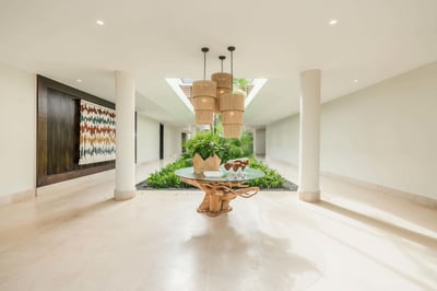 Luxury Villa Photo #38