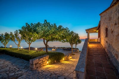 Luxury Villa Photo #6