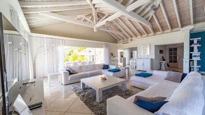 Luxury Villa Photo #9