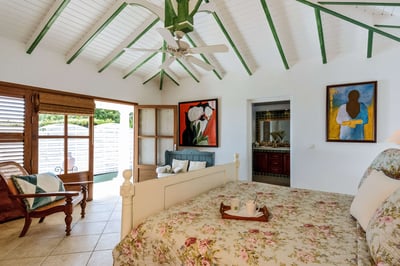 Luxury Villa Photo #26