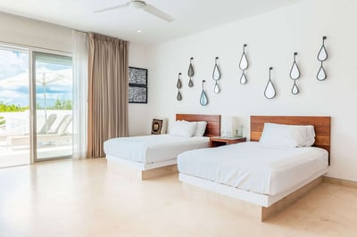 Luxury Villa Photo #27