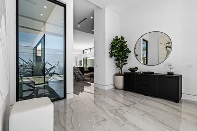 Luxury Villa Photo #15