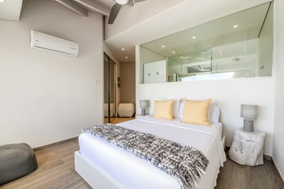 Luxury Villa Photo #26