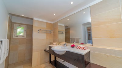 Luxury Villa Photo #26