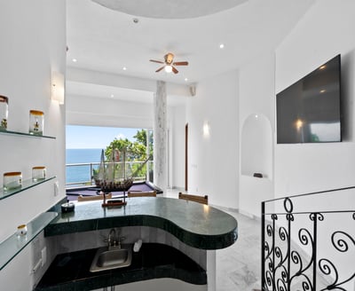 Luxury Villa Photo #18