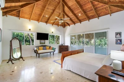 Luxury Villa Photo #23