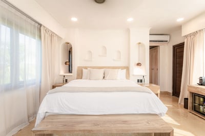 Luxury Villa Photo #16
