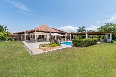 Luxury Villa Photo #4