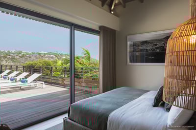 Bedroom 1: On the main level. King size bed, air conditioning, HD-TV, Dish Network, Apple 