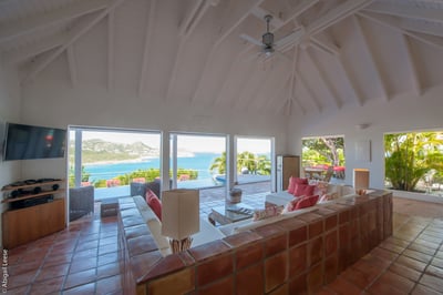 Luxury Villa Photo #4