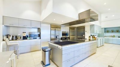 Kitchen & Dining Area