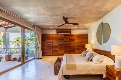 Luxury Villa Photo #37
