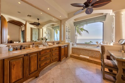 Luxury Villa Photo #28
